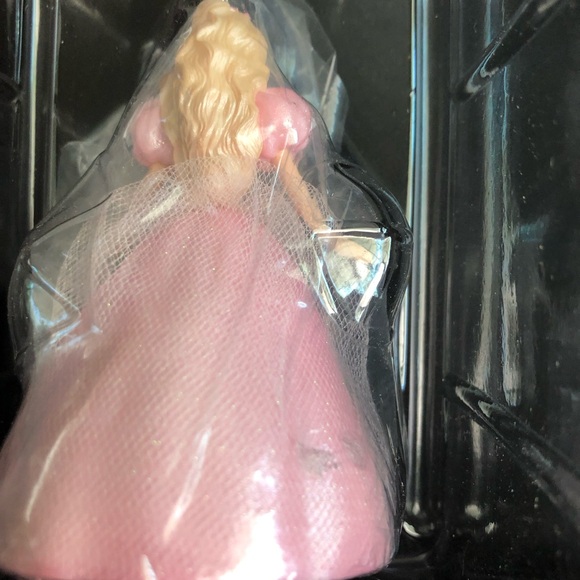 Hallmark Keepsake 1996 Barbie Easter Ornament - Picture 10 of 16